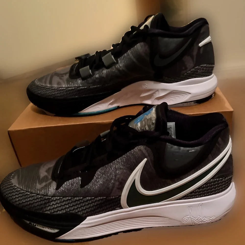 Men’s NIKE sz13.5 Kyrie 8 Sneakers - Picture 3 of 5